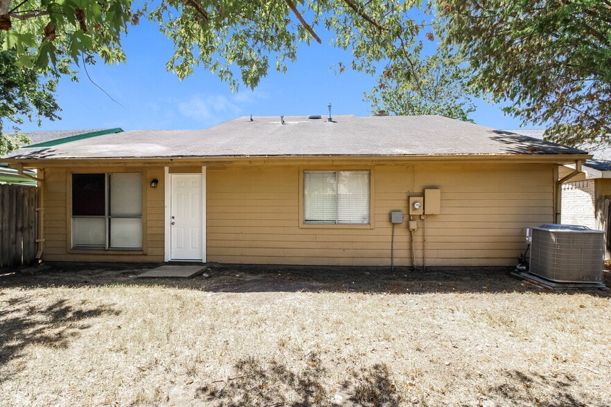 Building Photo - 1418 Hunters Park Dr