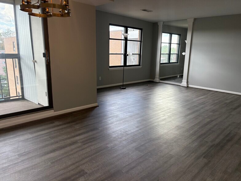 Building Photo - 6317 Park Heights Ave