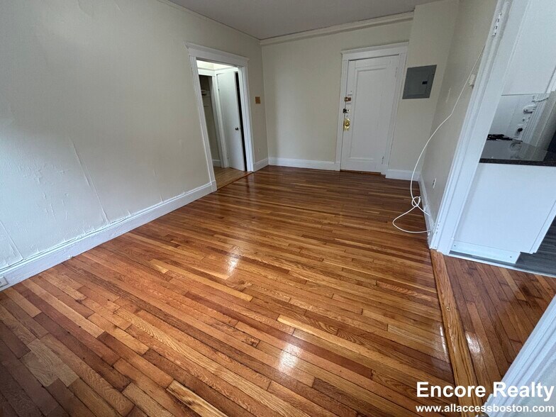 Building Photo - 462 Park Dr