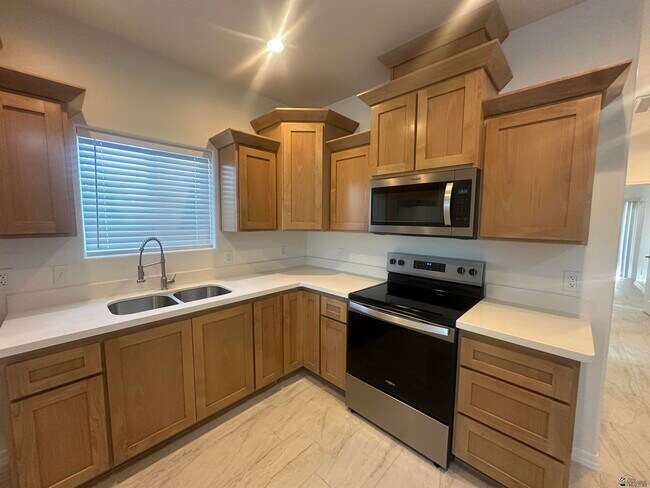 Building Photo - 448 S 17th Ave