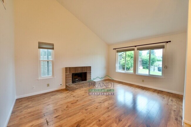 Building Photo - 9 Quince Ct