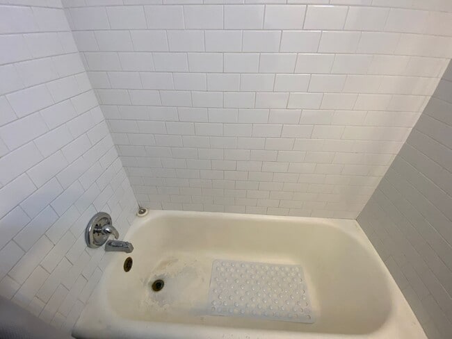 Building Photo - Sleek Studio in the Heart of Center City Available Now!