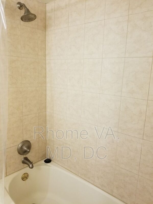 Building Photo - 922 24th St NW