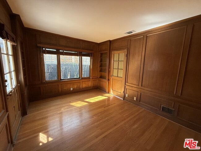 Building Photo - 2910 Motor Ave