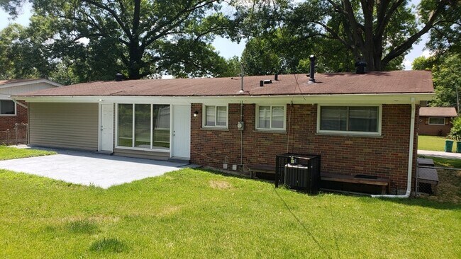 Building Photo - 10418 Monarch Dr Saint Louis, MO 63136