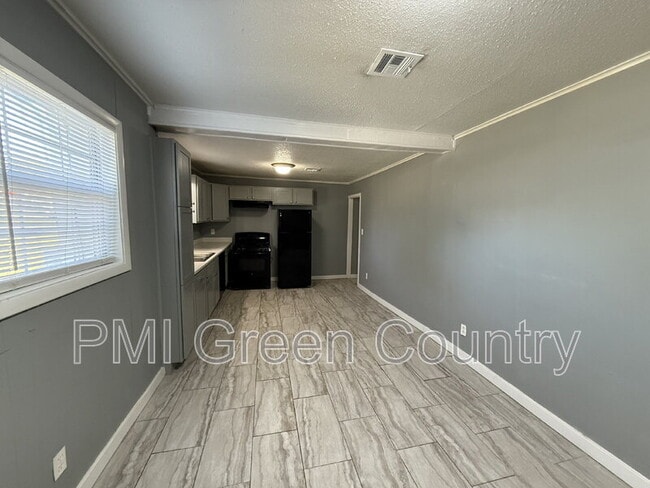 Building Photo - 2626 W 48th St