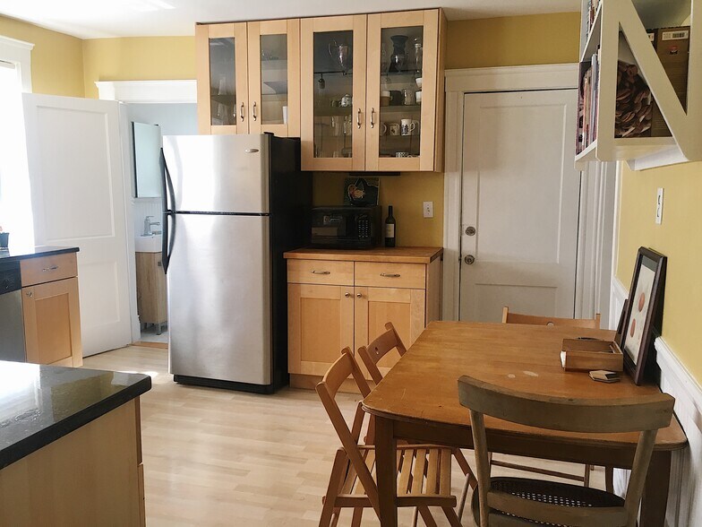 Building Photo - 52 Dimick St