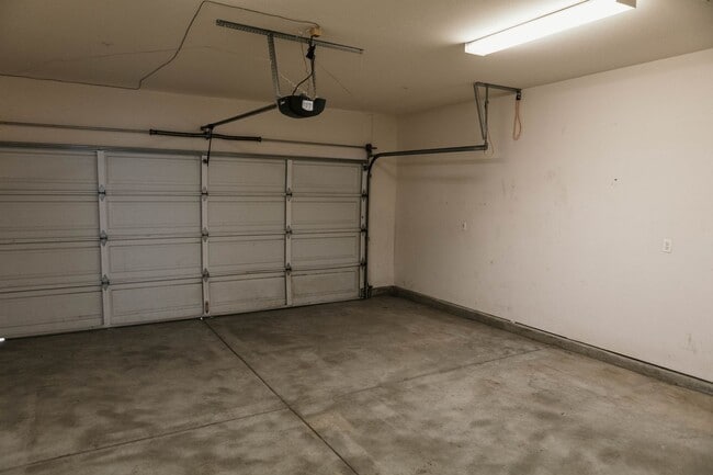 Building Photo - 1605 Snow Ave