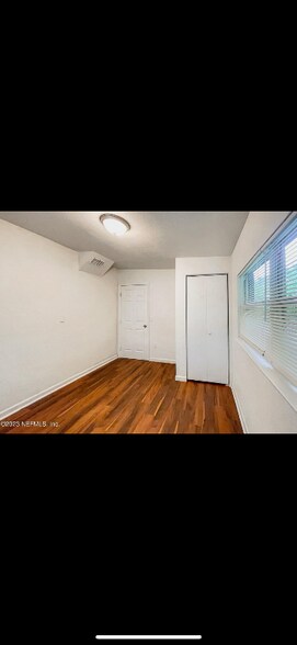 Building Photo - 1122 W 31st St