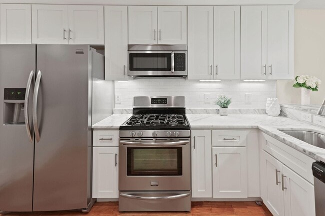 Building Photo - 2140 Wisconsin Ave NW