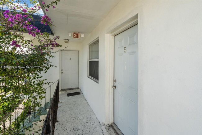 Building Photo - 8315 NE Miami Ct