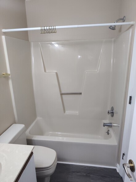 Building Photo - 301 Abbey Cir
