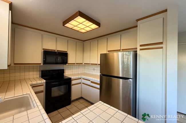 Building Photo - Spacious 3 Bedroom Home Near Parks & Schools in Foster City