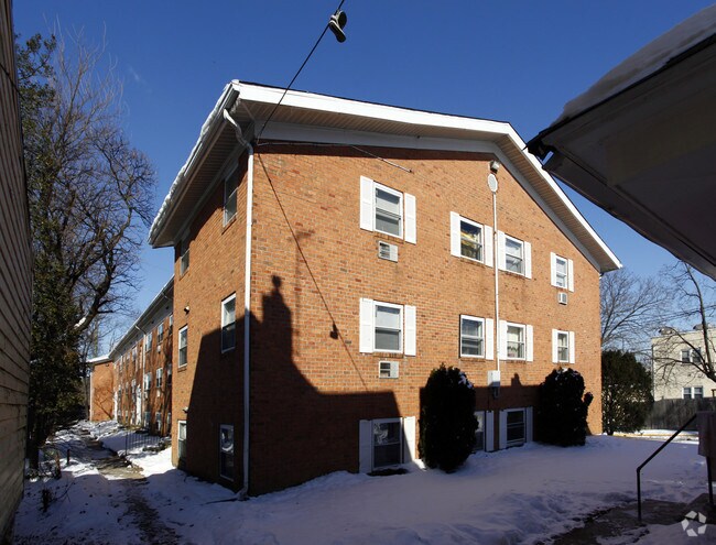 Building Photo - Dorann Manor