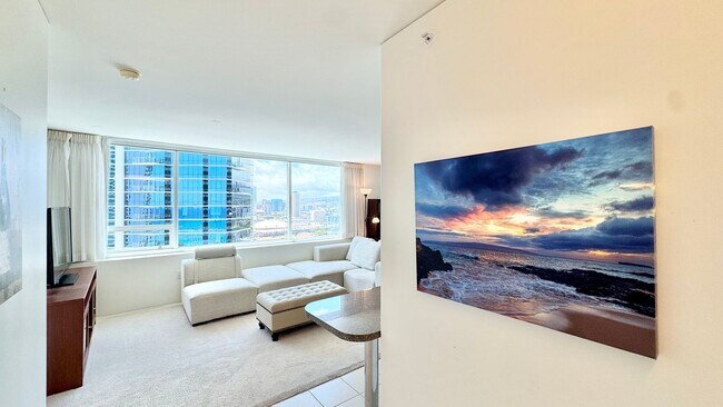 Building Photo - 2 BED/2 BATH FURNISHED UNIT AT HIGHLY DESI...
