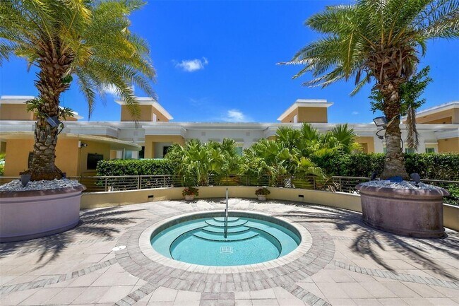 Building Photo - 800 N Tamiami Trl