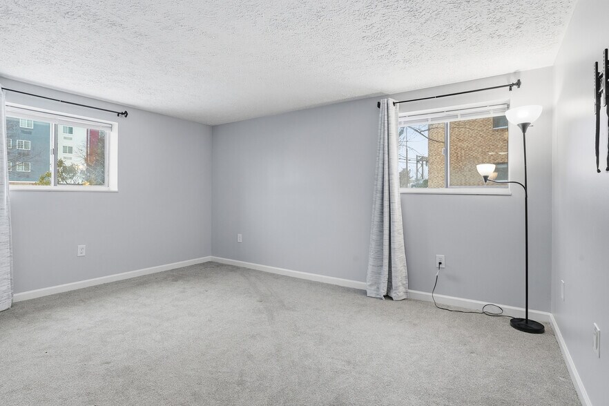 Building Photo - 1204 Dutilh Rd