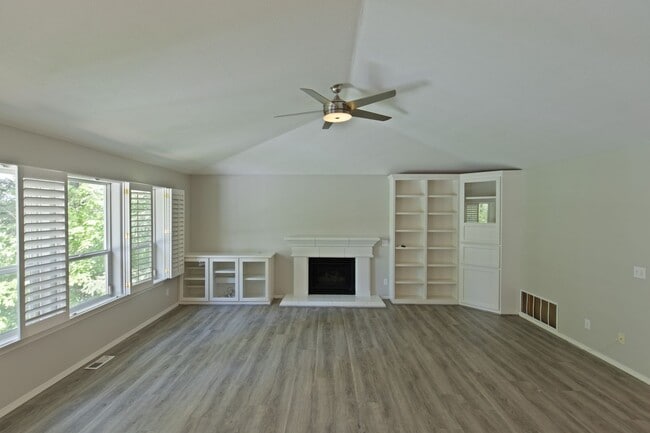 Building Photo - Loch Haven Hills Home