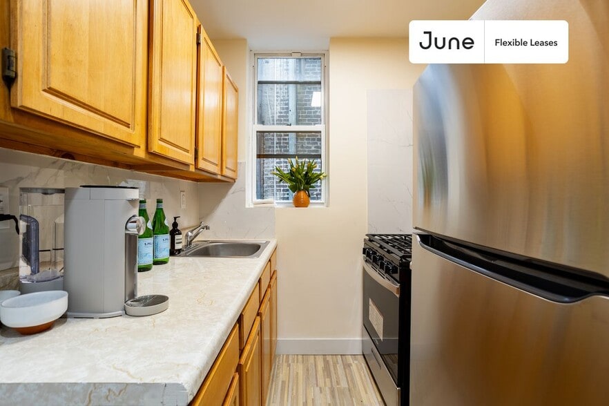 Building Photo - Adorable ROOM at The Lenox House