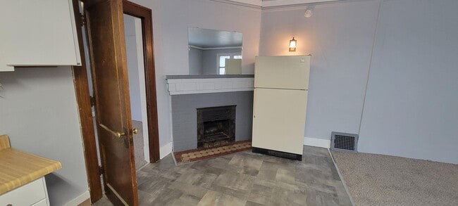 Building Photo - 20 N Willow St