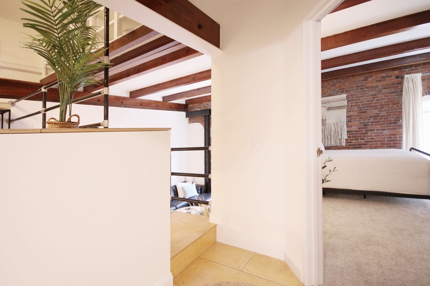 Landing - 99 Silver St