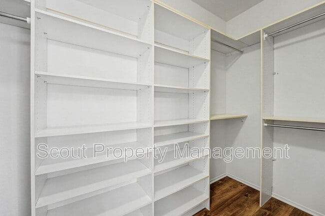 Building Photo - 46201 Jane Pl