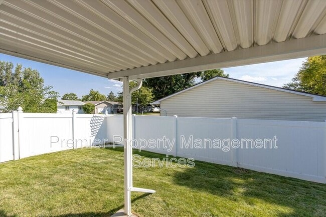 Building Photo - 1220 Galway Dr