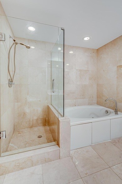 Building Photo - 550 Okeechobee Blvd