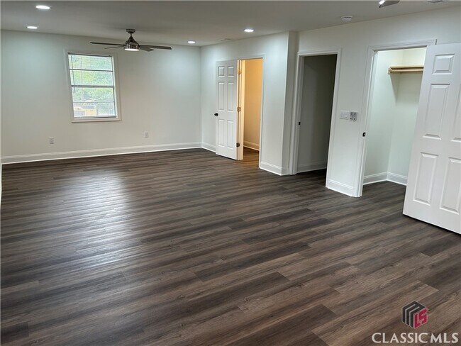 Building Photo - 148 Johnson Dr