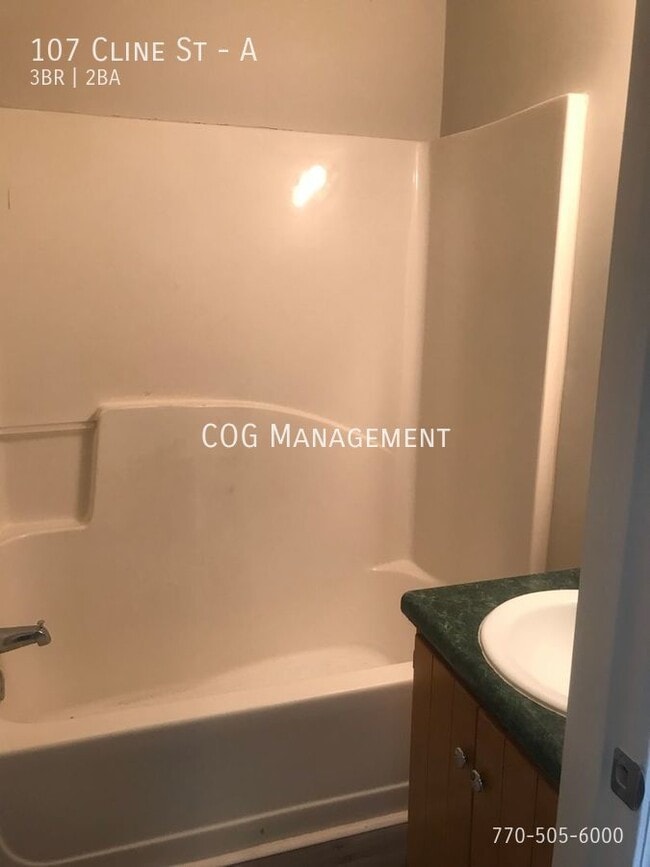 Building Photo - 3 bedroom 2 bath duplex in Adairsville