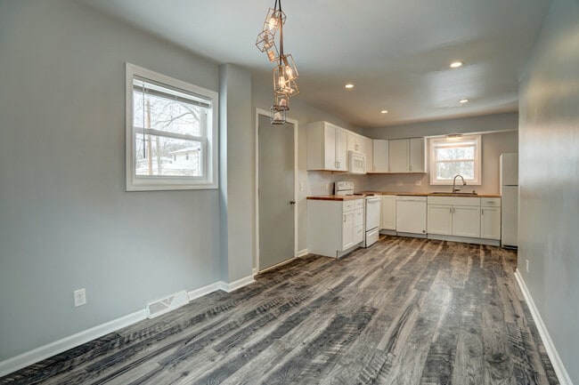 Building Photo - 1924 3rd Ave