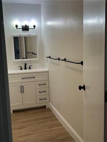 Building Photo - 304 Front St