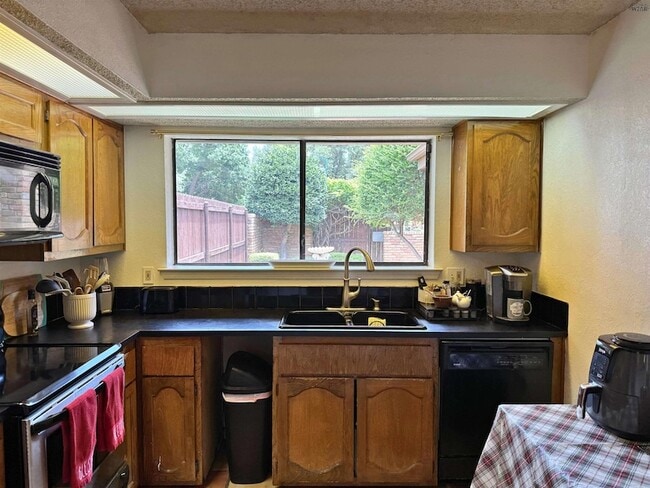 Building Photo - 2814 Mill Valley Dr