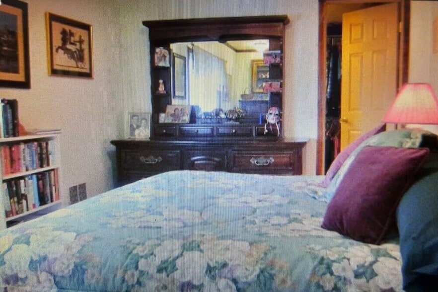 Building Photo - 879 King Rd