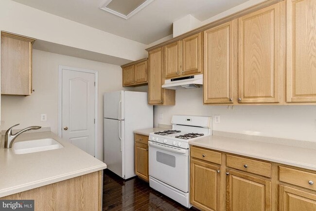 Building Photo - 122 Elmcroft Blvd