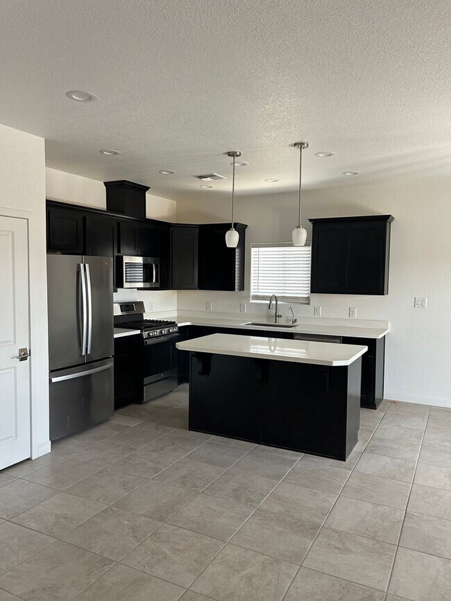 Building Photo - 3527 S Ostrich Dr