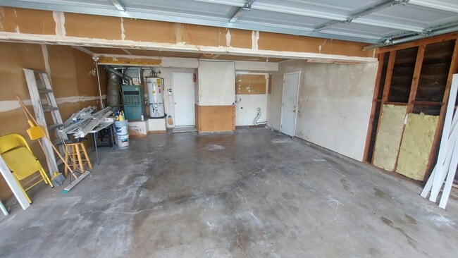 Building Photo - Spacious 4 bedroom, 3 bath home Tri-level in the Scottsdale East Area between Florin Rd and Gerbe...