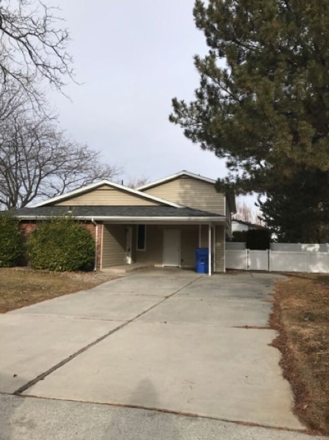 Building Photo - 297 Monroe Pl