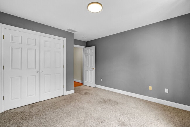 Building Photo - 244 Watch Hill Rd