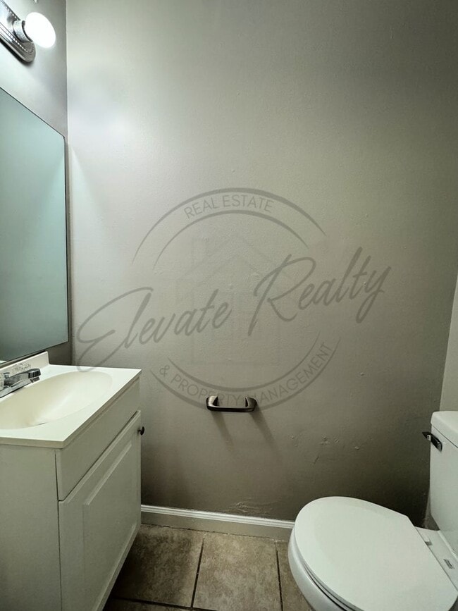 Building Photo - Updated Two-Bedroom Duplex for Rent Near Trinity Hills, Nashville!