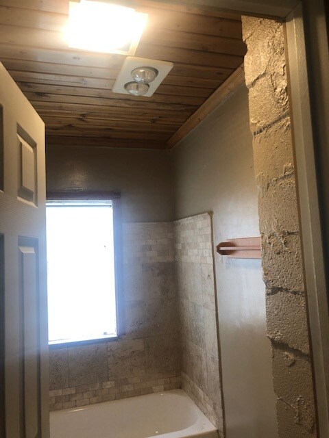 Bathroom - 14607 Hoyne Ave