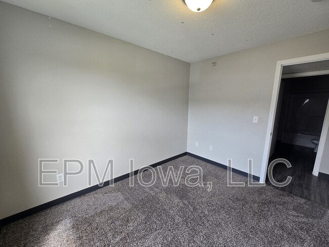 Building Photo - 60 Miller Ave SW