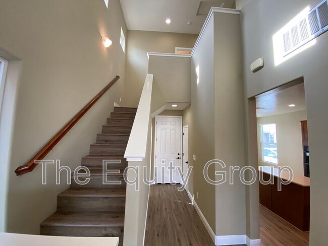 Building Photo - 1424 N Oliveto Ct