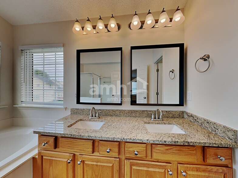 Building Photo - 135 Cabot Dr
