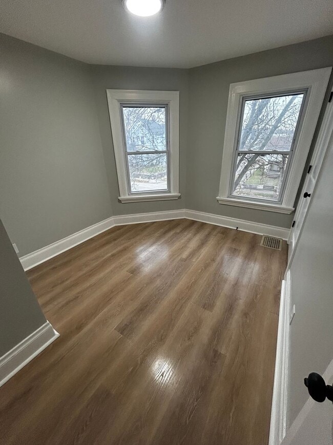 Building Photo - BEAUTIFUL RENOVATED NEW 4 BEDROOM 2 BATH HOUSE QUIET NEIGHBORHOOD