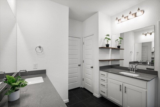 Building Photo - 405 Arrowhead Vine St