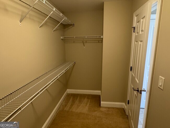 Building Photo - 7411 Redbud Loop