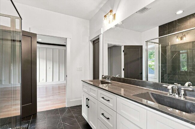 Building Photo - Luxurious Craftsman-style Home in Wake Forest