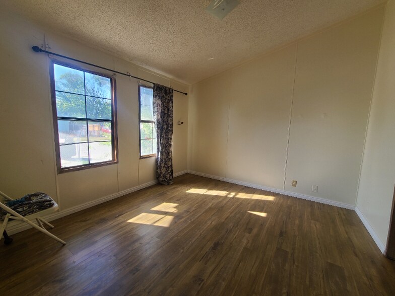 Building Photo - 370 Broadmoor Ave