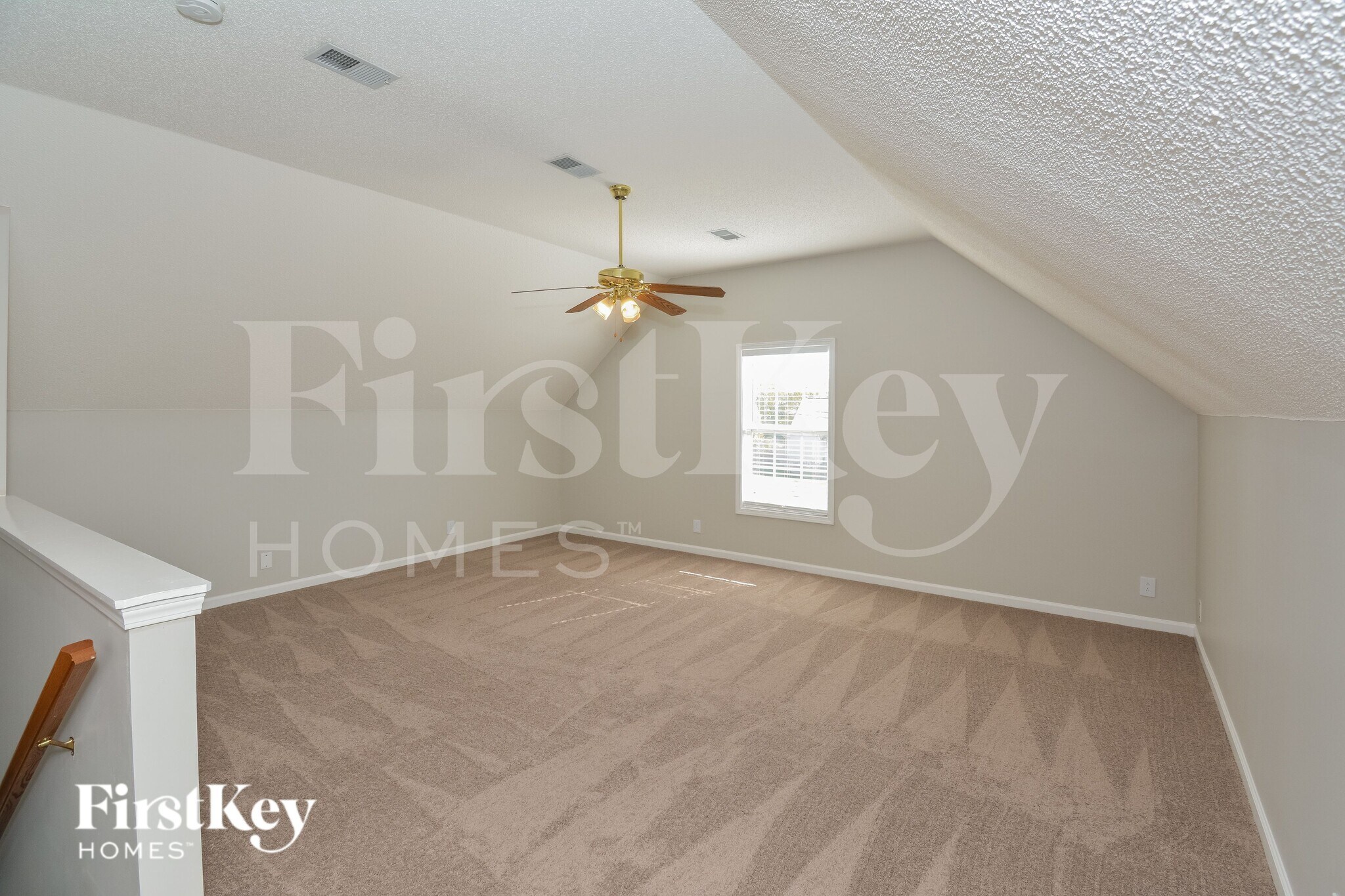 Building Photo - 3890 MacKenzie Dr